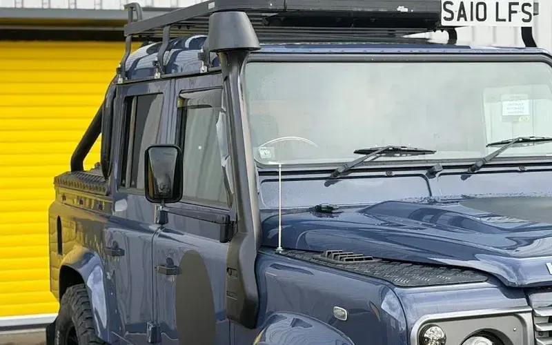 Used Land Rover Defender 124 HP (91 kW) 2010 Blue Pickup