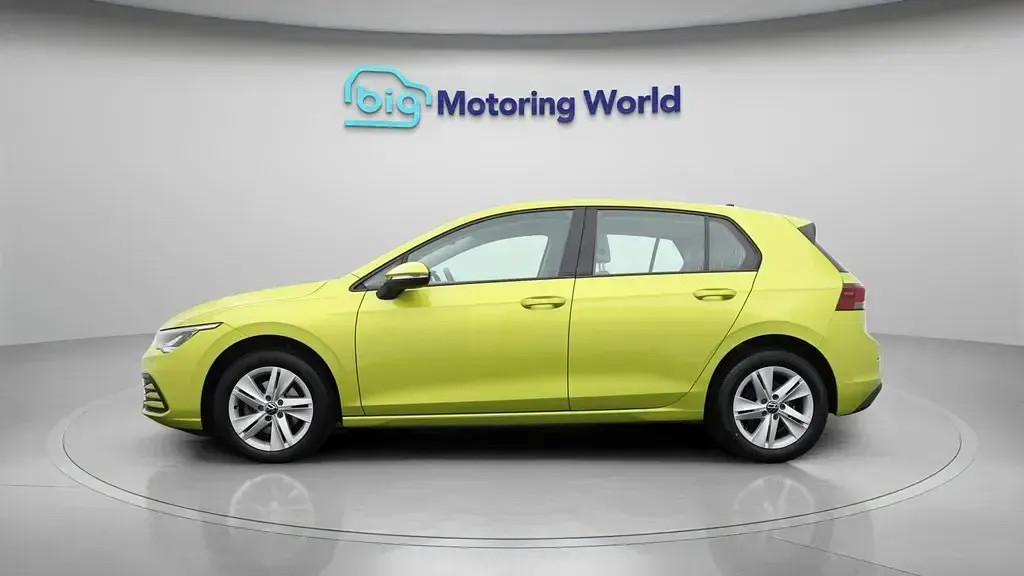 Używany VW Golf VIII S 115 KM (84 kW) 2022 Żółty Hatchback