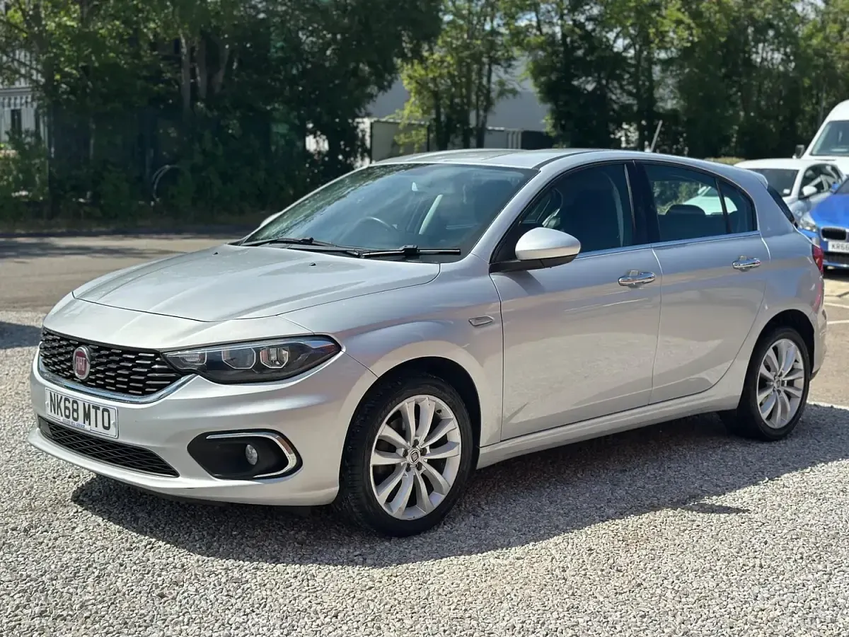 Used Fiat Tipo Lounge 95 HP (69 kW) 2018 Silver Hatchback