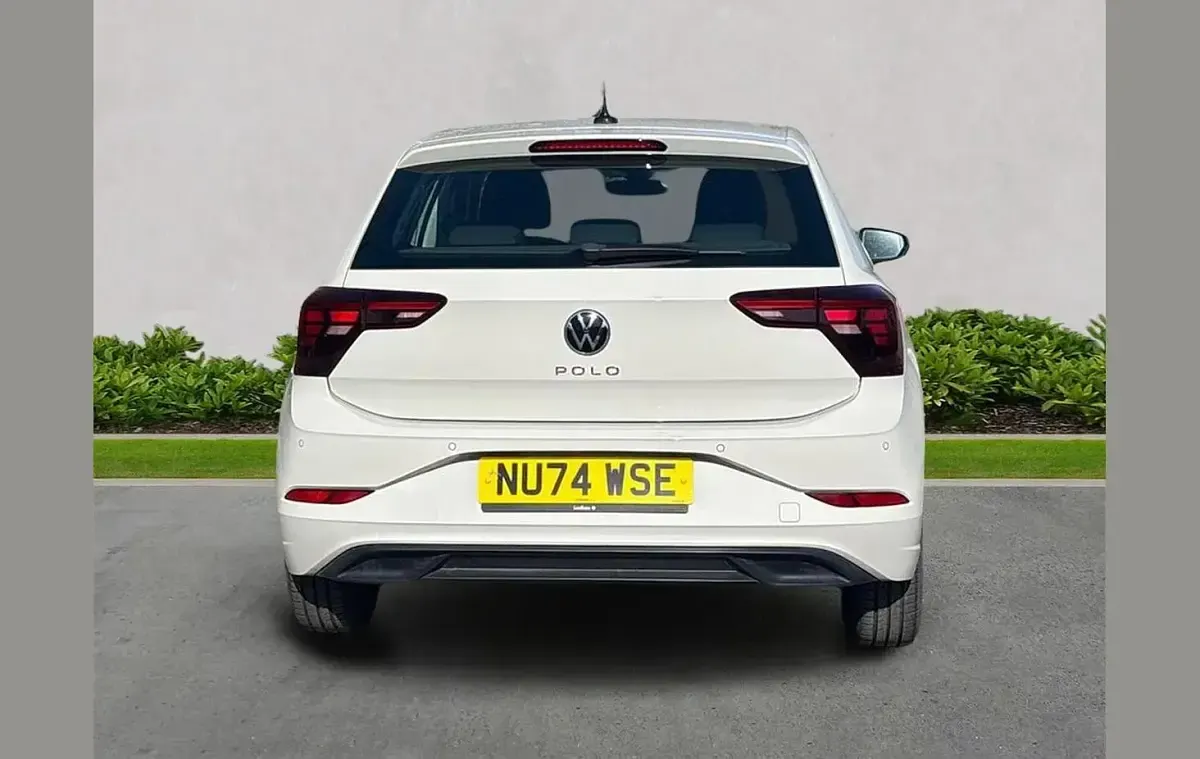 Usado VW Polo Life 80 HP (58 kW) 2024 Cinzento Citadino