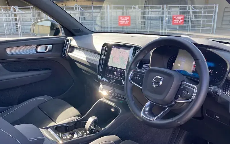 Used Volvo XC40 Plus 197 HP (144 kW) 2025 Grey SUV