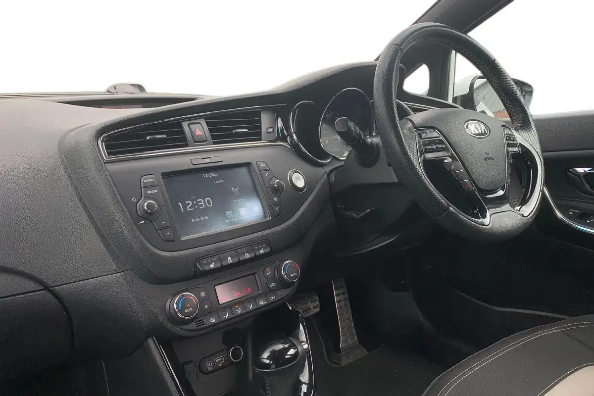 Used Kia Ceed GT-Line S 136 HP (100 kW) 2018 White Hatchback