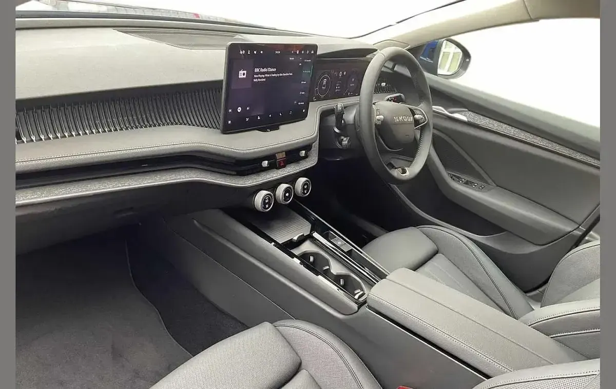New Skoda Superb SE L 150 HP (110 kW) 2026 Cobalt blue metallic Hatchback