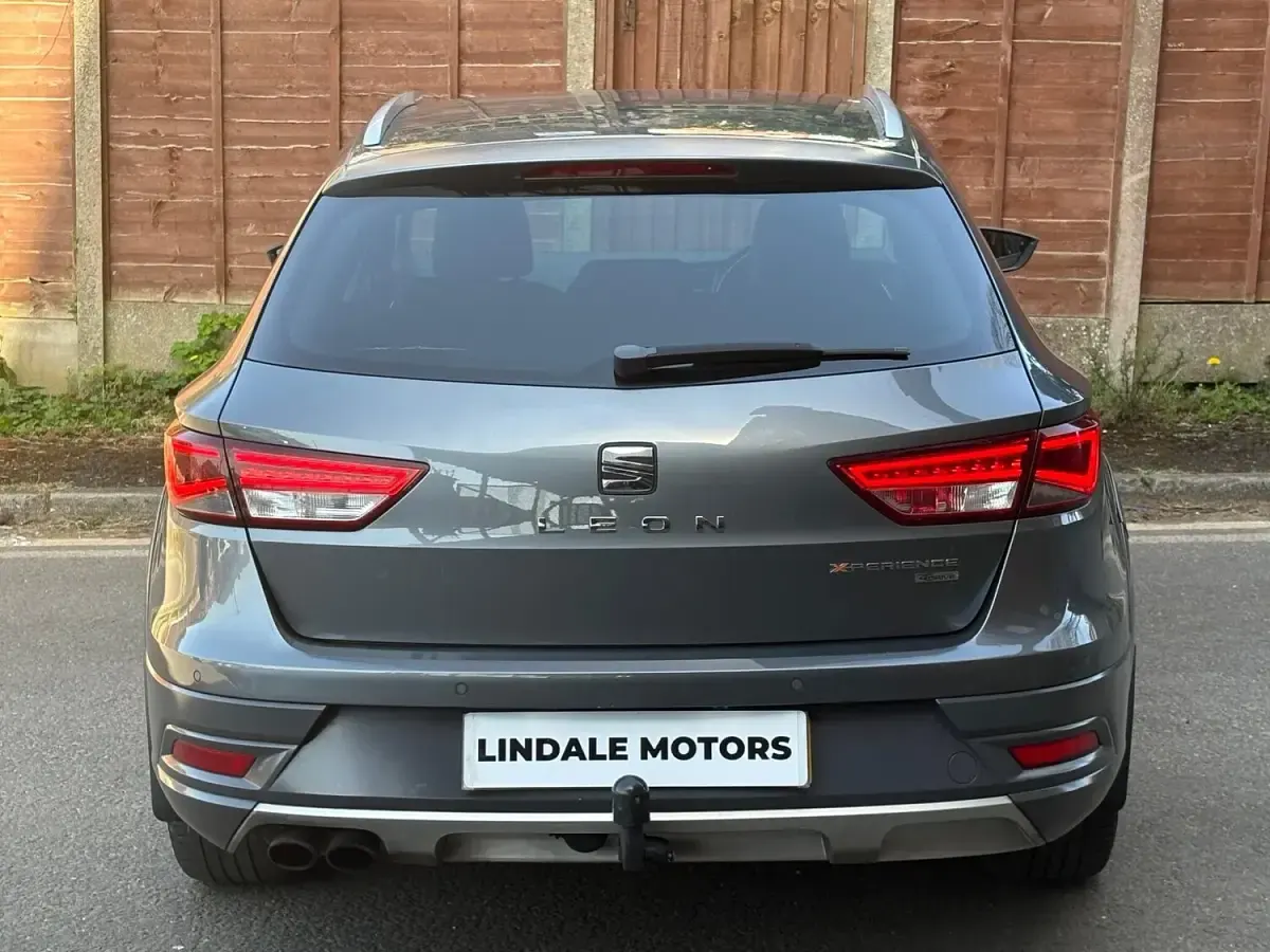 Usado Seat Leon SE Technology 184 HP (135 kW) 2015 Cinzento Carrinha