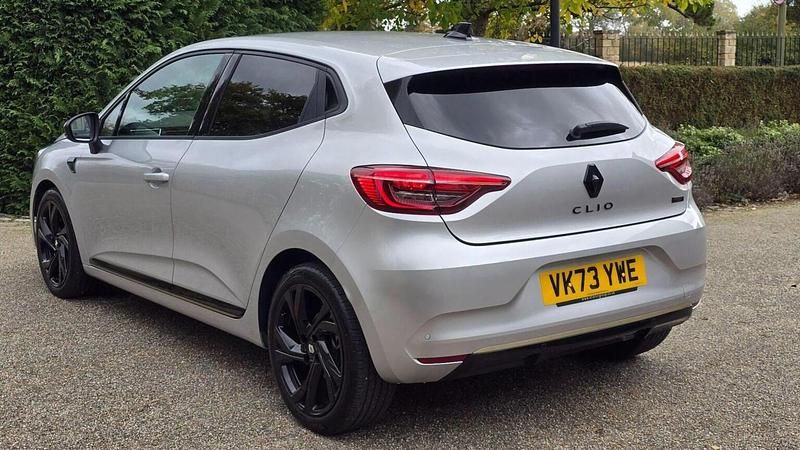 Used Renault Clio V Engineered 2023 Silver Hatchback