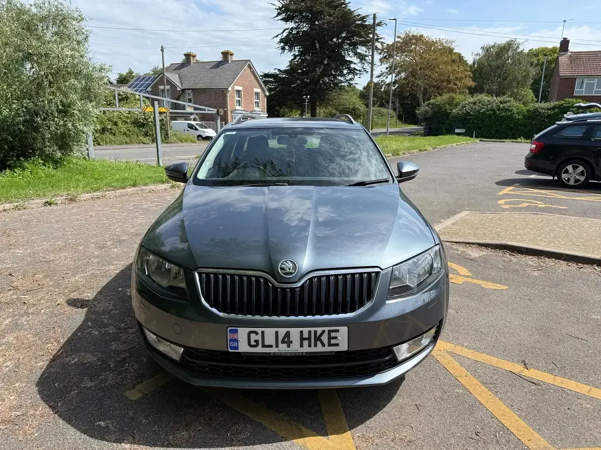 Used Skoda Octavia Elegance 140 HP (102 kW) 2014 Grey Estate