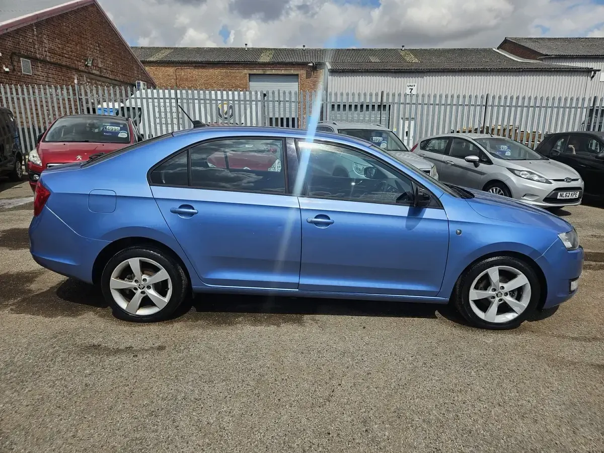 Used Skoda Rapid SE 84 HP (61 kW) 2014 Blue Hatchback