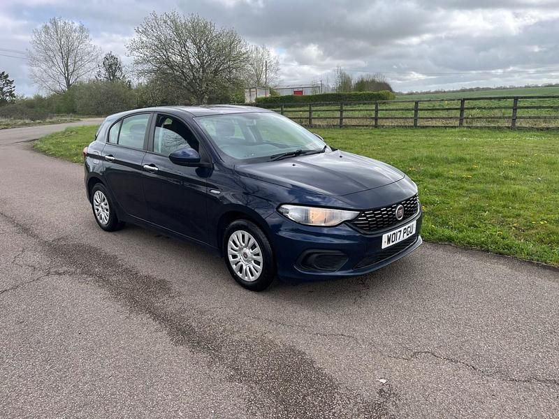 Begagnad Fiat Tipo Easy 2017 Blå Halvkombi
