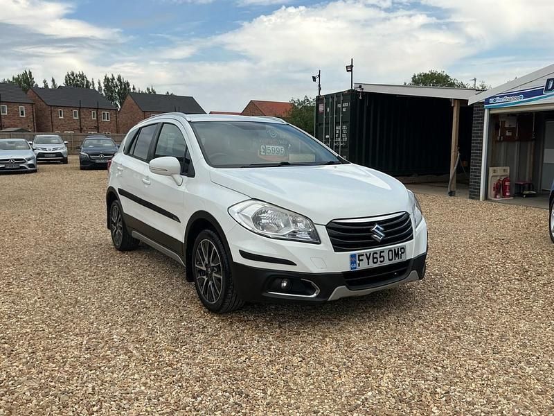 White Used 2015 Suzuki SX4 S-Cross SZ-T SUV | £5,995 (Fair price) - Image 1/4
