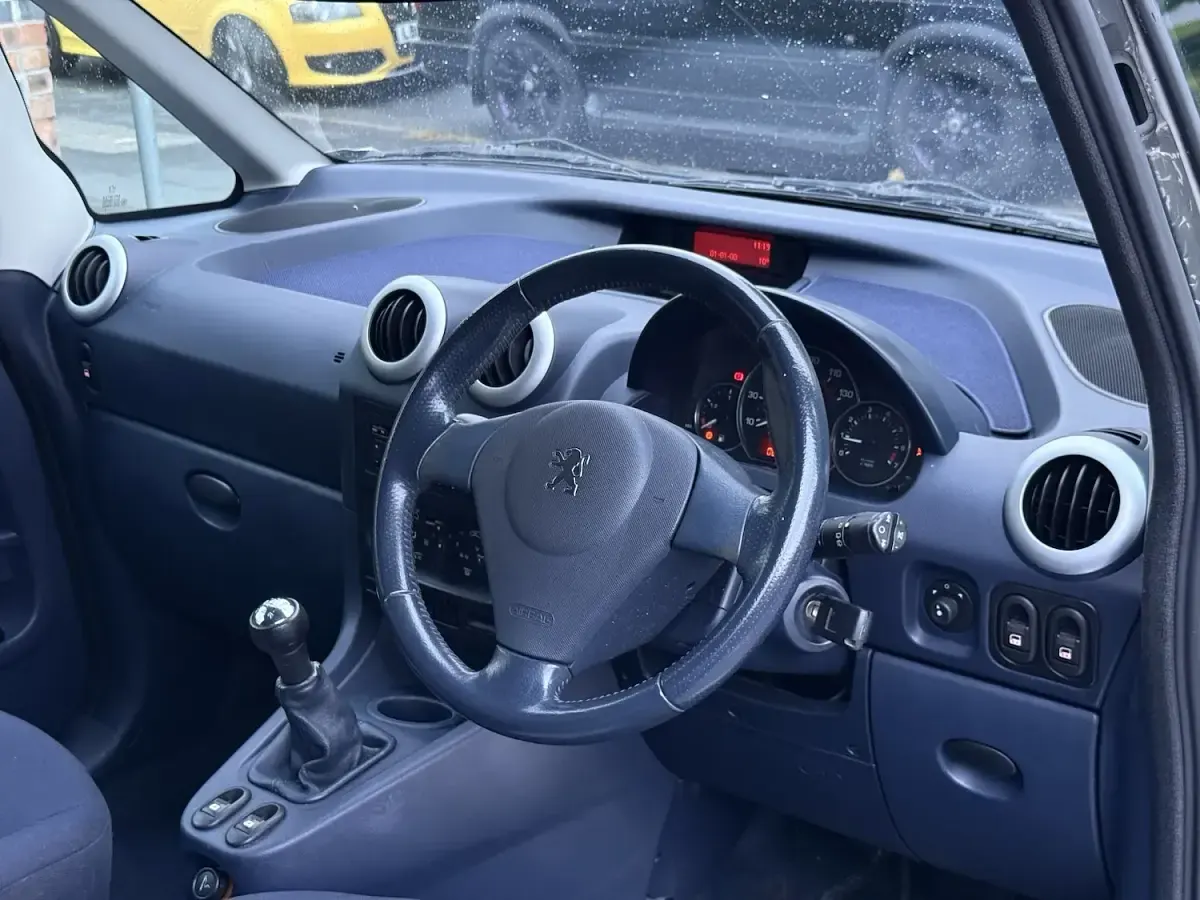 Used Peugeot 1007 75 HP (55 kW) 2005 Grey MPV