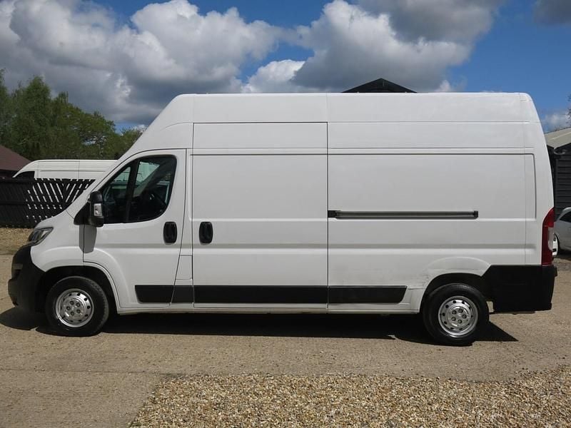 Usado Citroën Relay 140 HP (102 kW) 2022 Branco Van