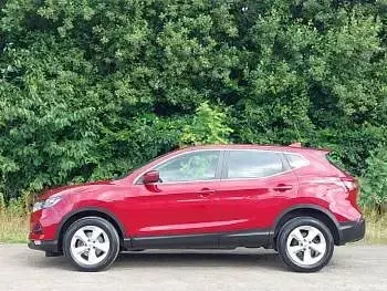 Used Nissan Qashqai Acenta Premium 115 HP (84 kW) 2018 Red SUV