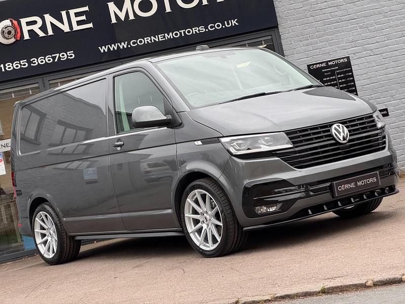 Usado VW Transporter Highline 110 HP (80 kW) 2022 Cinzento Van