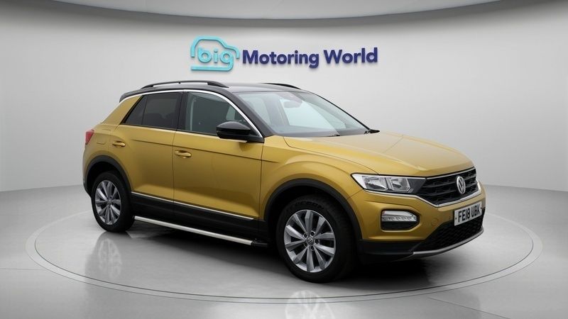 Used 2018 VW T-Roc Design SUV | £11,600 (Fair price) - Image 1/4