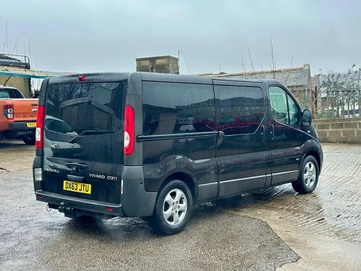 Used Vauxhall Vivaro 115 HP (84 kW) 2013 Black MPV