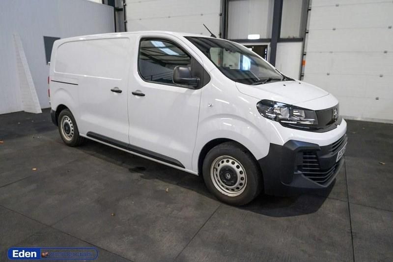 Used Vauxhall Vivaro S 120 HP (88 kW) 2024 White MPV