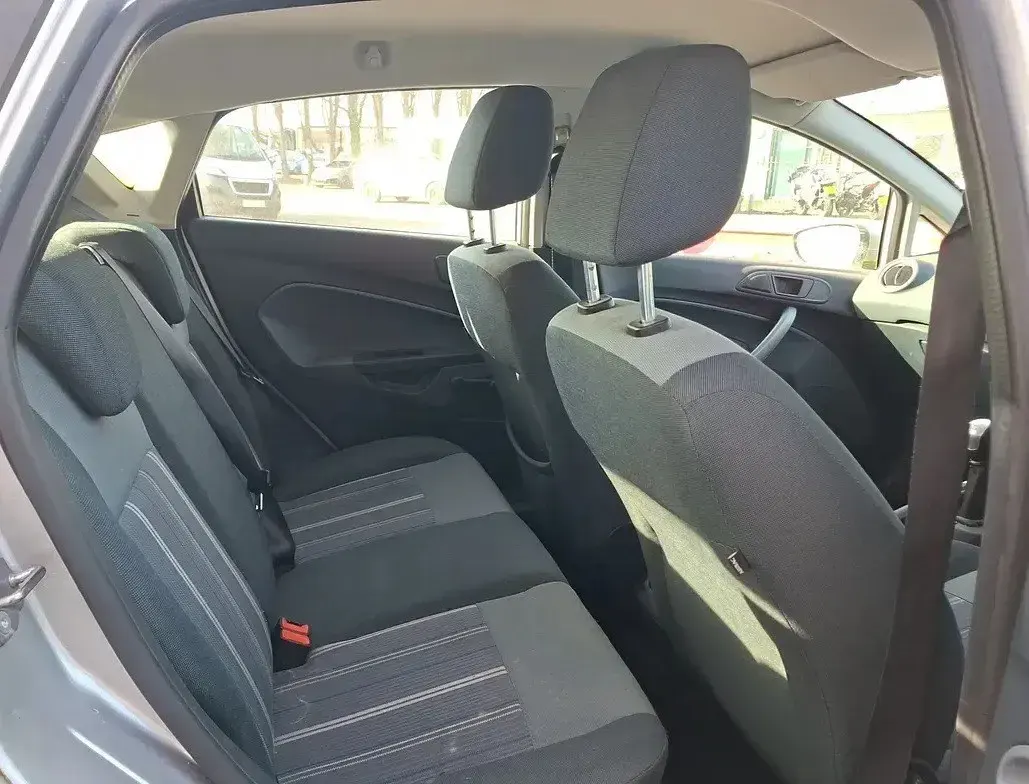 Second-hand Ford Fiesta 70 CP (51 kW) 2010 Argintiu Hatchback