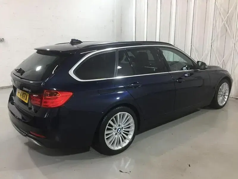 Begagnad BMW 320 Luxury Line 184 HK (135 kW) 2014 Blå Kombi
