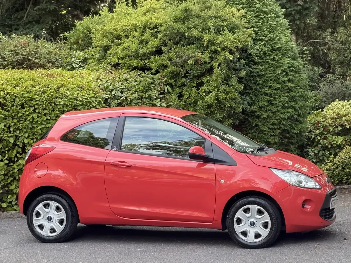 Used Ford Ka 69 HP (50 kW) 2013 Red Hatchback