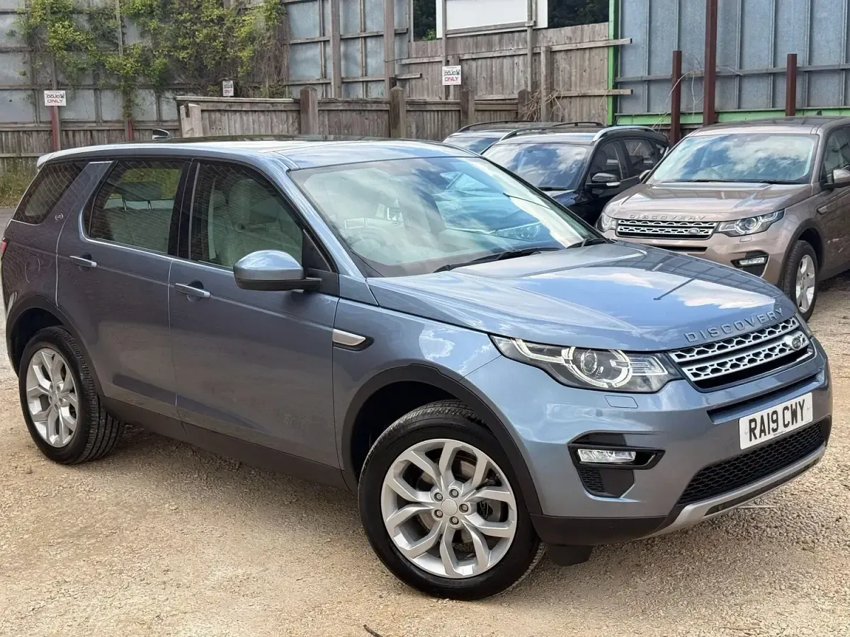 Second-hand Land Rover Discovery Sport HSE 180 CP (132 kW) 2019 Albastru SUV