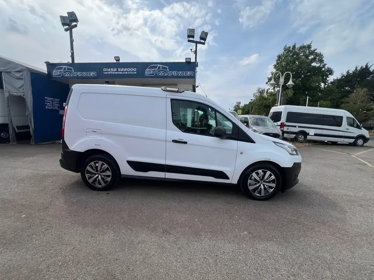 Used Ford Transit 100 HP (73 kW) 2018 White Van