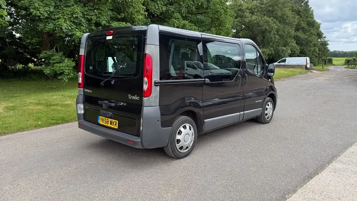 Used Renault Trafic 115 HP (84 kW) 2008 Black MPV