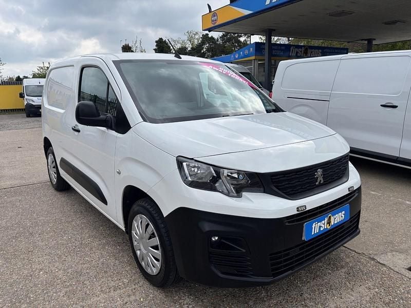 Used Peugeot Partner 131 HP (96 kW) 2021 White MPV