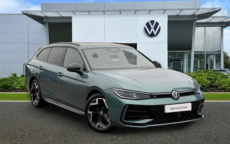 Used VW Passat R-line 150 HP (110 kW) 2025 Estate