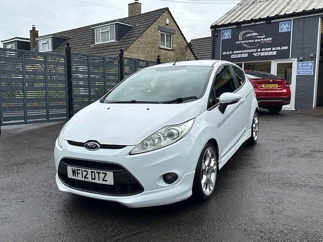 White Used 2012 Ford Fiesta Zetec Hatchback | £4,250 (Fair price) - Image 1/4