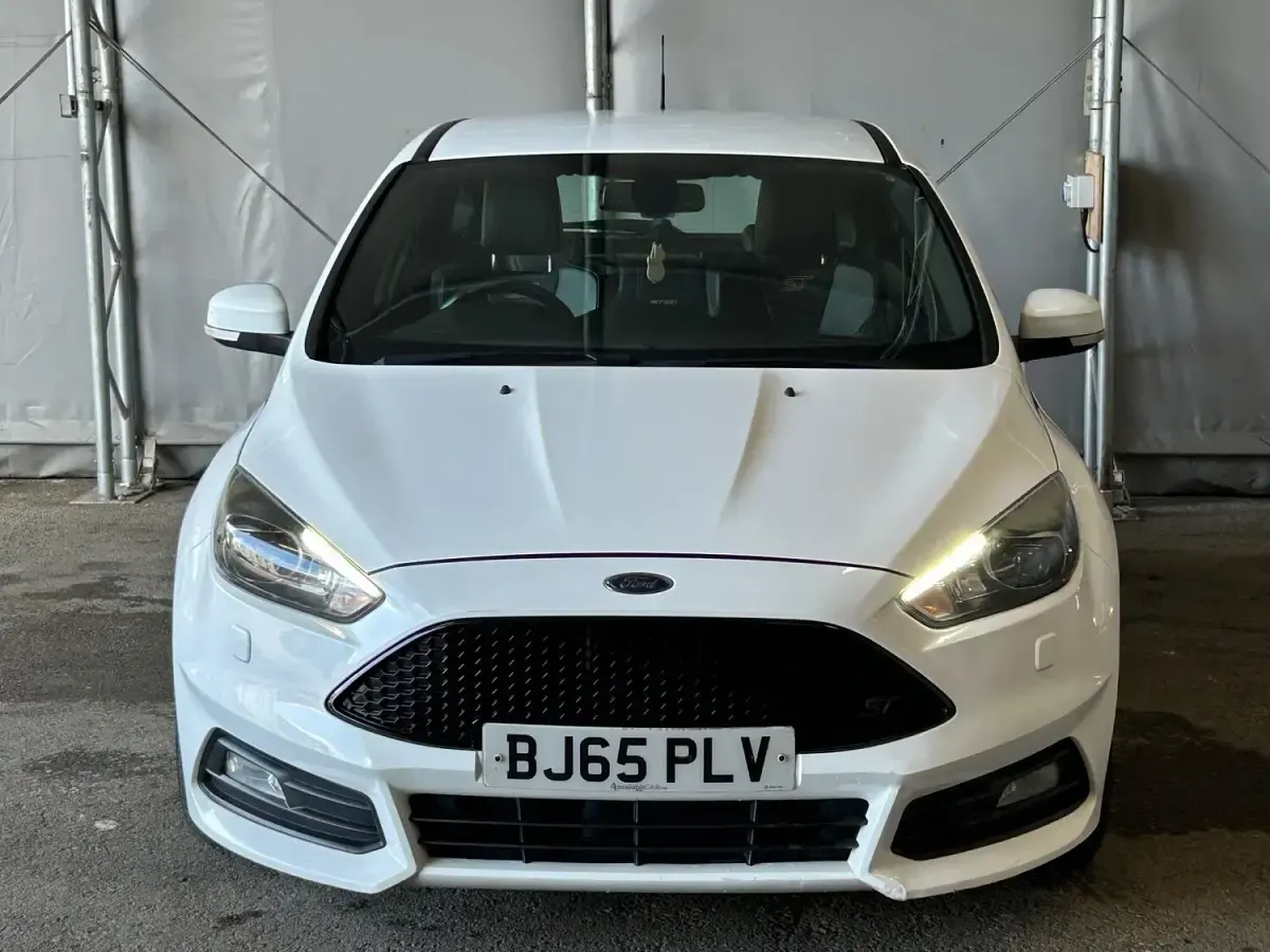 Used Ford Focus ST 2015 White Hatchback