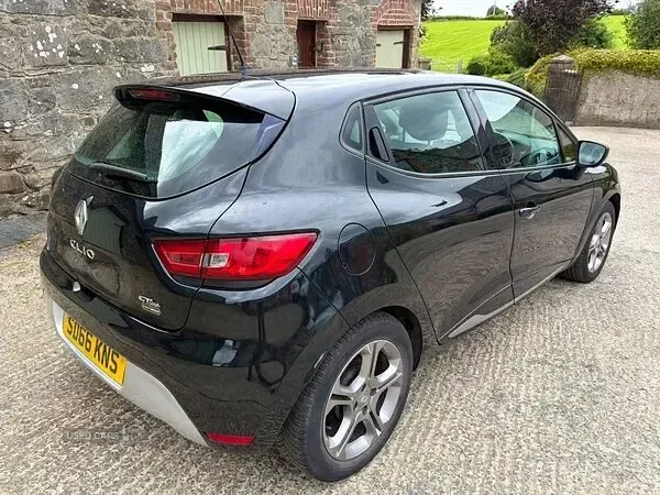 Used Renault Clio Dynamique 90 HP (66 kW) 2016 Black Hatchback