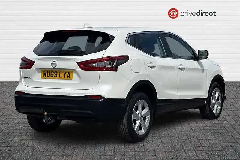 Used Nissan Qashqai Acenta Premium 115 HP (84 kW) 2019 White SUV