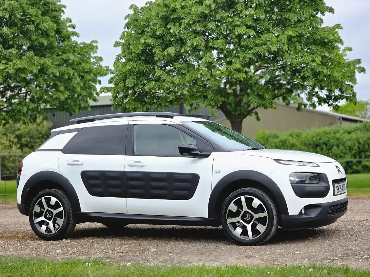 Used Citroën C4 Cactus Flair 82 HP (60 kW) 2015 White Hatchback