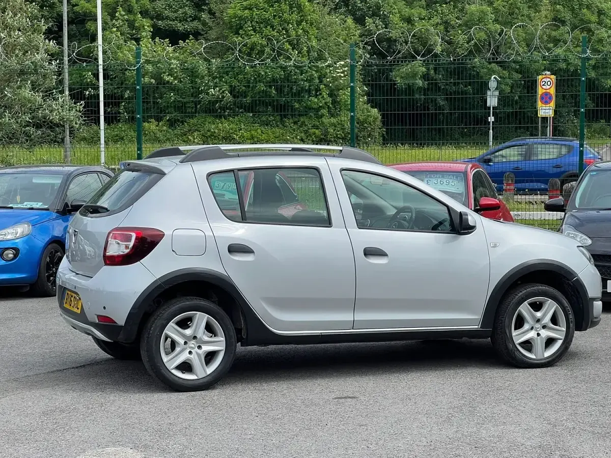 Used Dacia Sandero Lauréate 90 HP (66 kW) 2016 Silver Hatchback