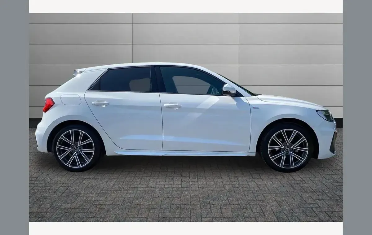 Used Audi A1 S-Line 94 HP (69 kW) 2024 White SUV