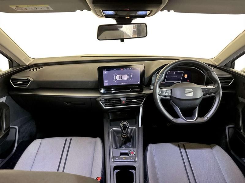 Used Seat Leon SE Dynamic 115 HP (84 kW) 2021 White Hatchback