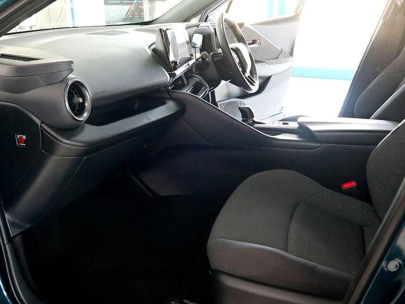 Used Toyota C-HR 140 HP (102 kW) 2024 Blue SUV