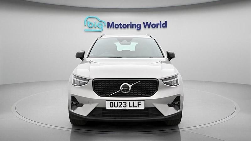 Used Volvo XC40 Plus 211 HP (155 kW) 2023 Silver SUV