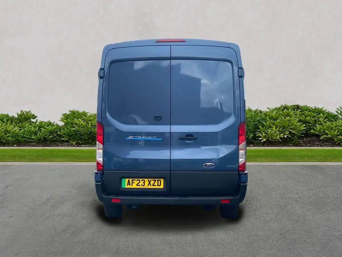 Used Ford E-Transit Trend 135 kW (184 HP) 2023 Blue Van