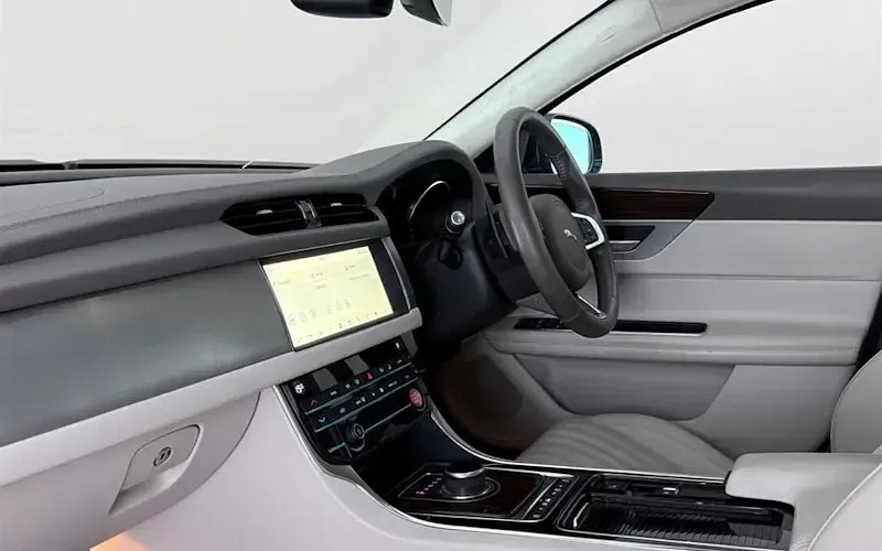 Używany Jaguar XF Portfolio 300 KM (220 kW) 2018 Niebieski Sedan/Limuzyna