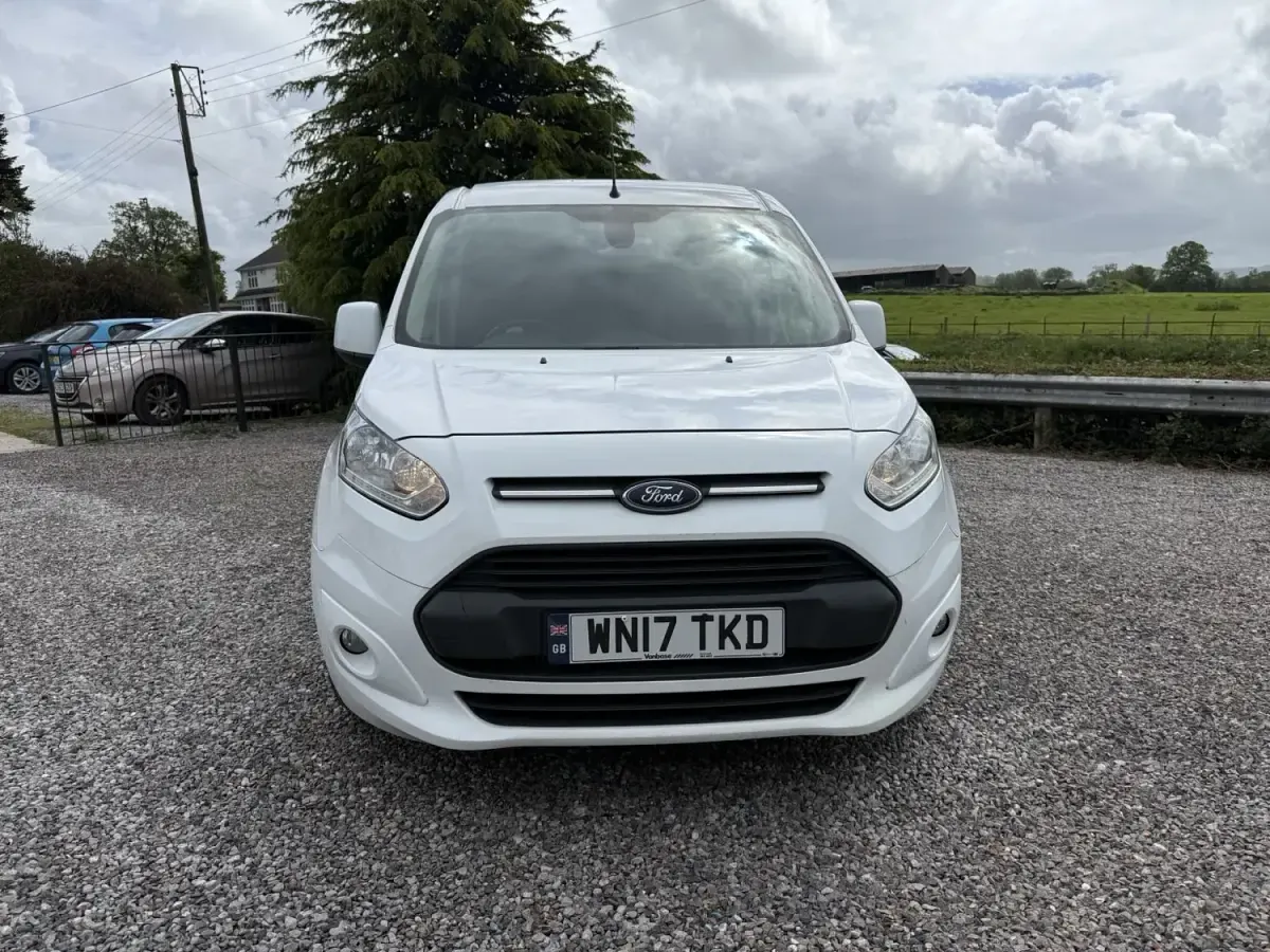 Begagnad Ford Transit Connect Limited 120 HK (88 kW) 2017 Vit Minibuss