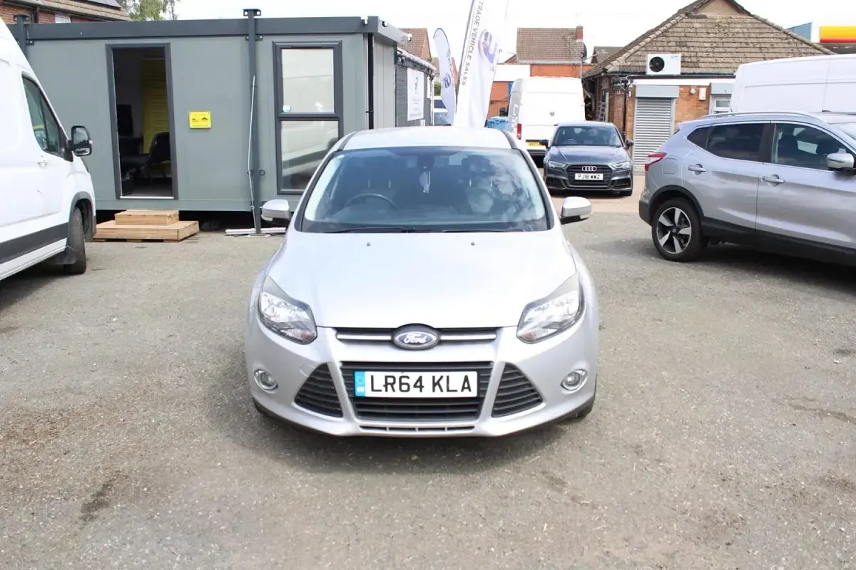 Used Ford Focus Zetec 125 HP (91 kW) 2014 Silver Hatchback