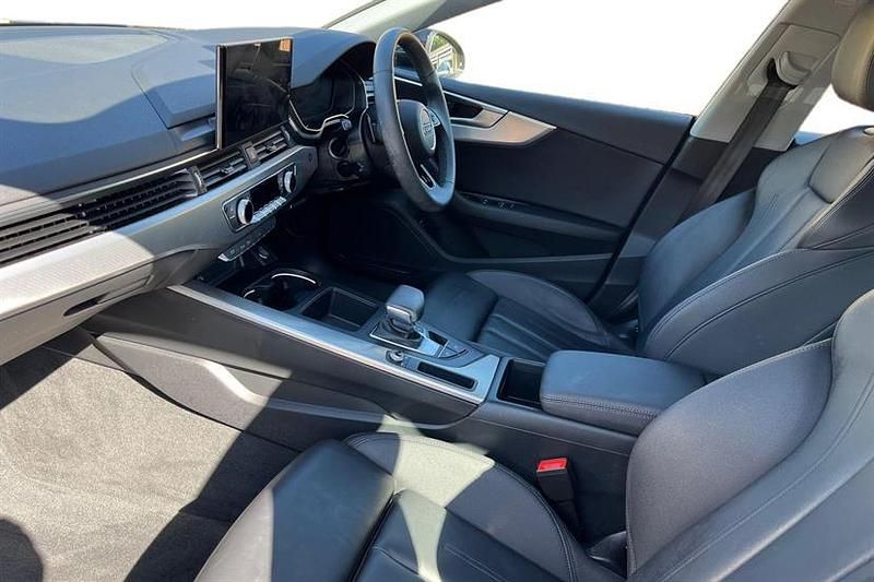 Begagnad Audi A5 Sport 150 HK (110 kW) 2024 Svart Halvkombi