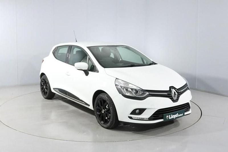 Used Renault Clio IV Play 90 HP (66 kW) 2019 White Hatchback