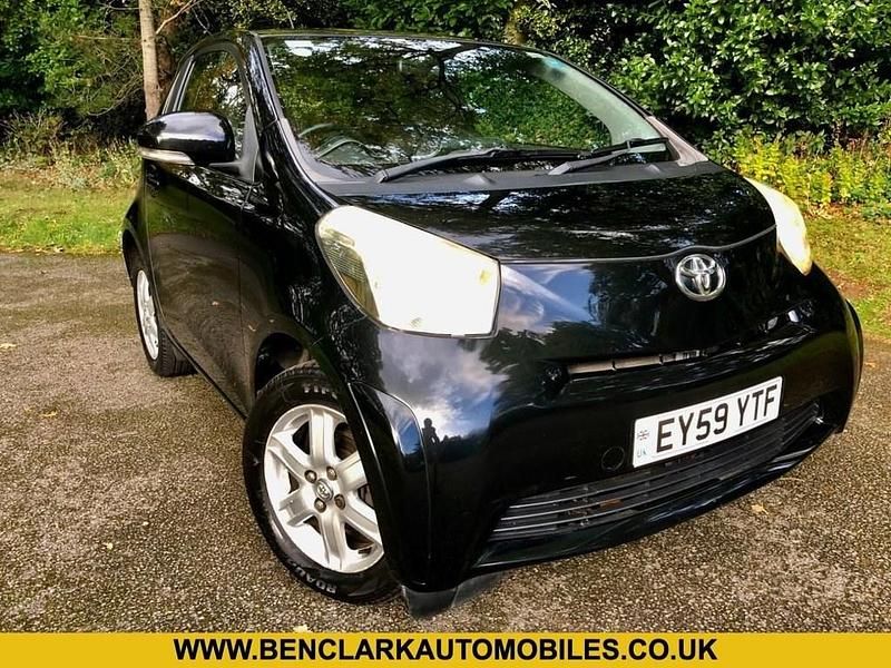 Usado Toyota iQ 68 HP (50 kW) 2009 Preto Citadino