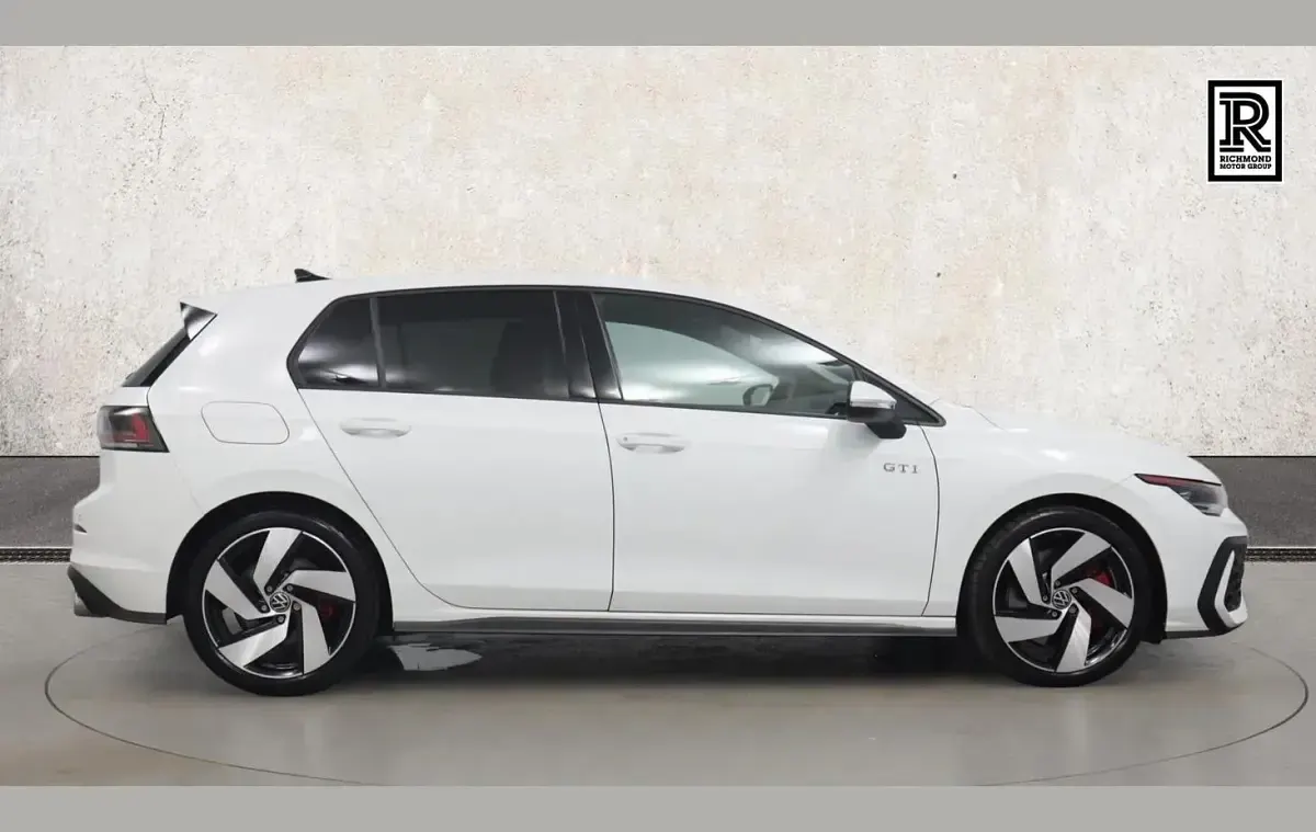 Used VW Golf VIII GTI 261 HP (191 kW) 2024 White Hatchback