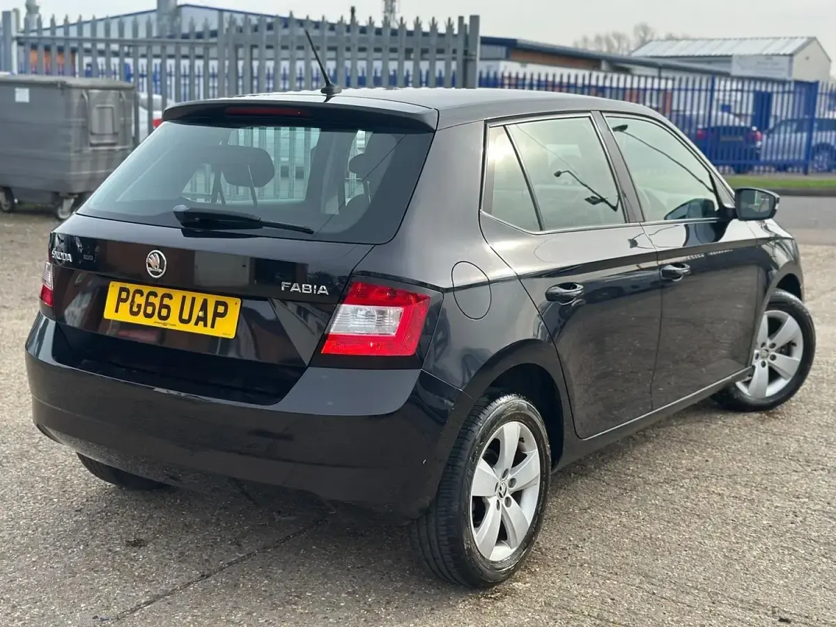 Used Skoda Fabia SE 90 HP (66 kW) 2017 Black Hatchback