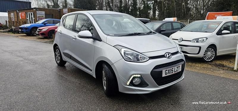 Used Hyundai i10 Premium 87 HP (63 kW) 2015 Silver Hatchback