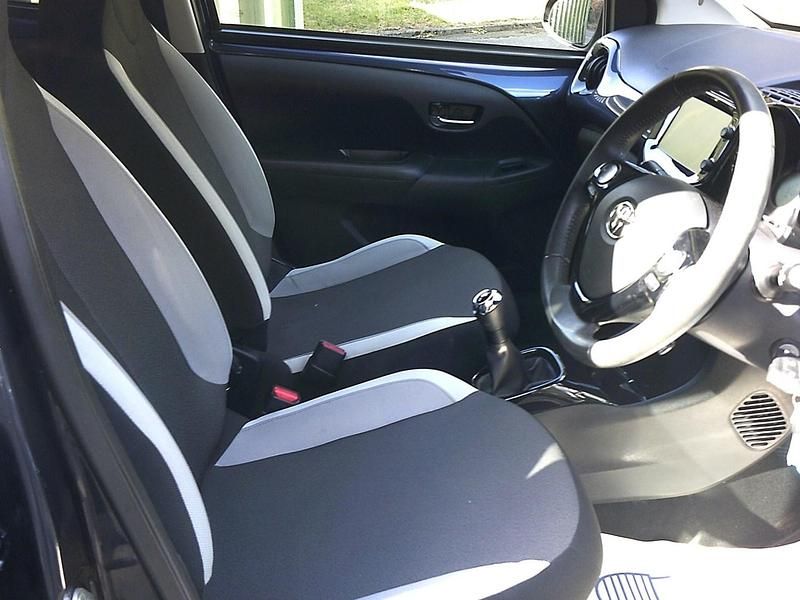 Used Toyota Aygo x-style 2017 Blue Hatchback