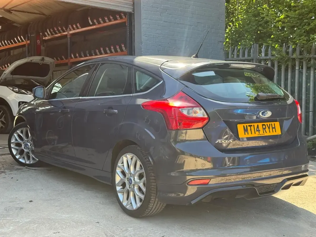 Used Ford Focus Zetec 115 HP (84 kW) 2014 Grey Hatchback